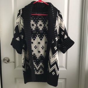 Elbow length wide sleeve B&W knit chunky cardigan
